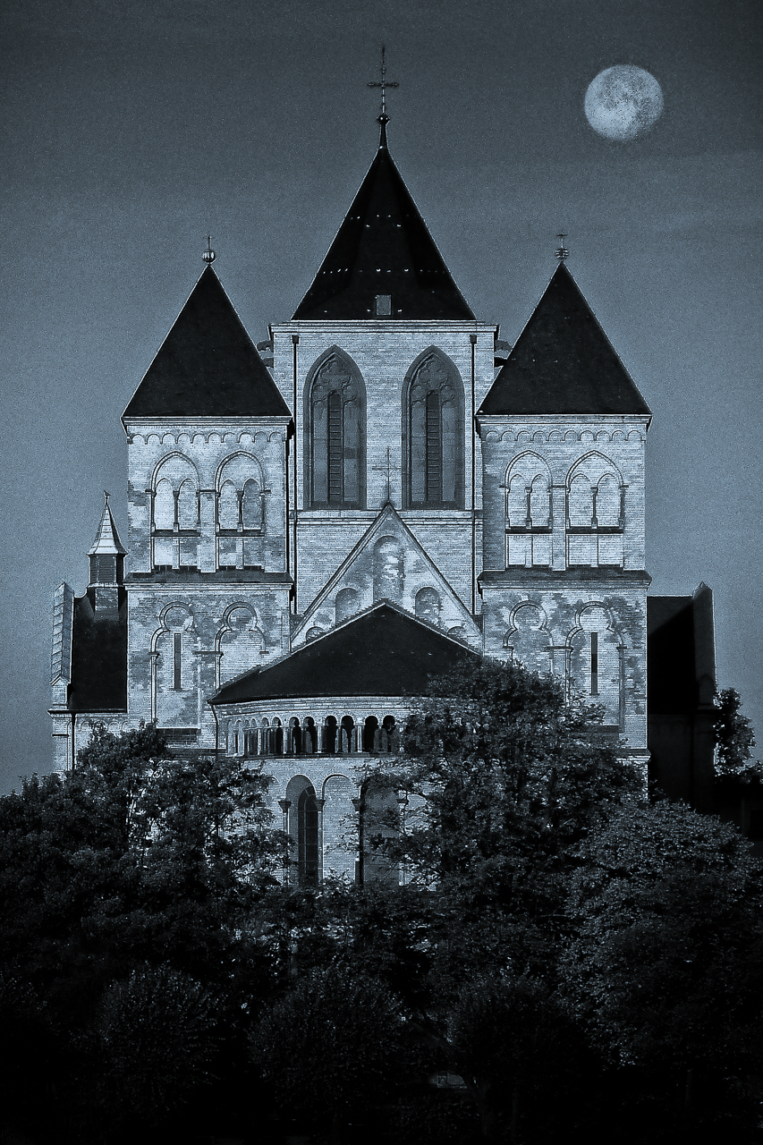 St. Kunibert in Köln bei Vollmond - "Nachtaufnahme"