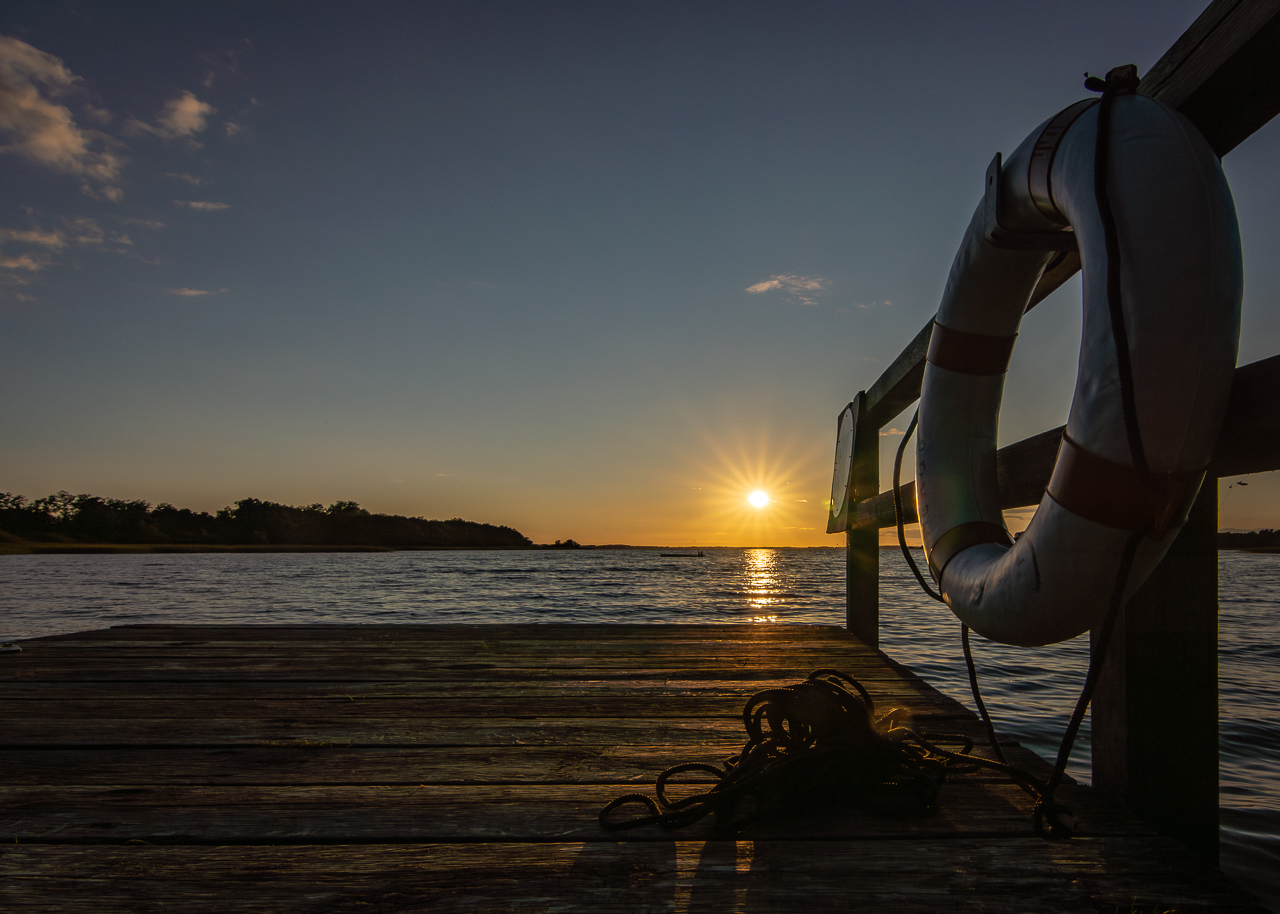 Steg im Sonnenuntergang