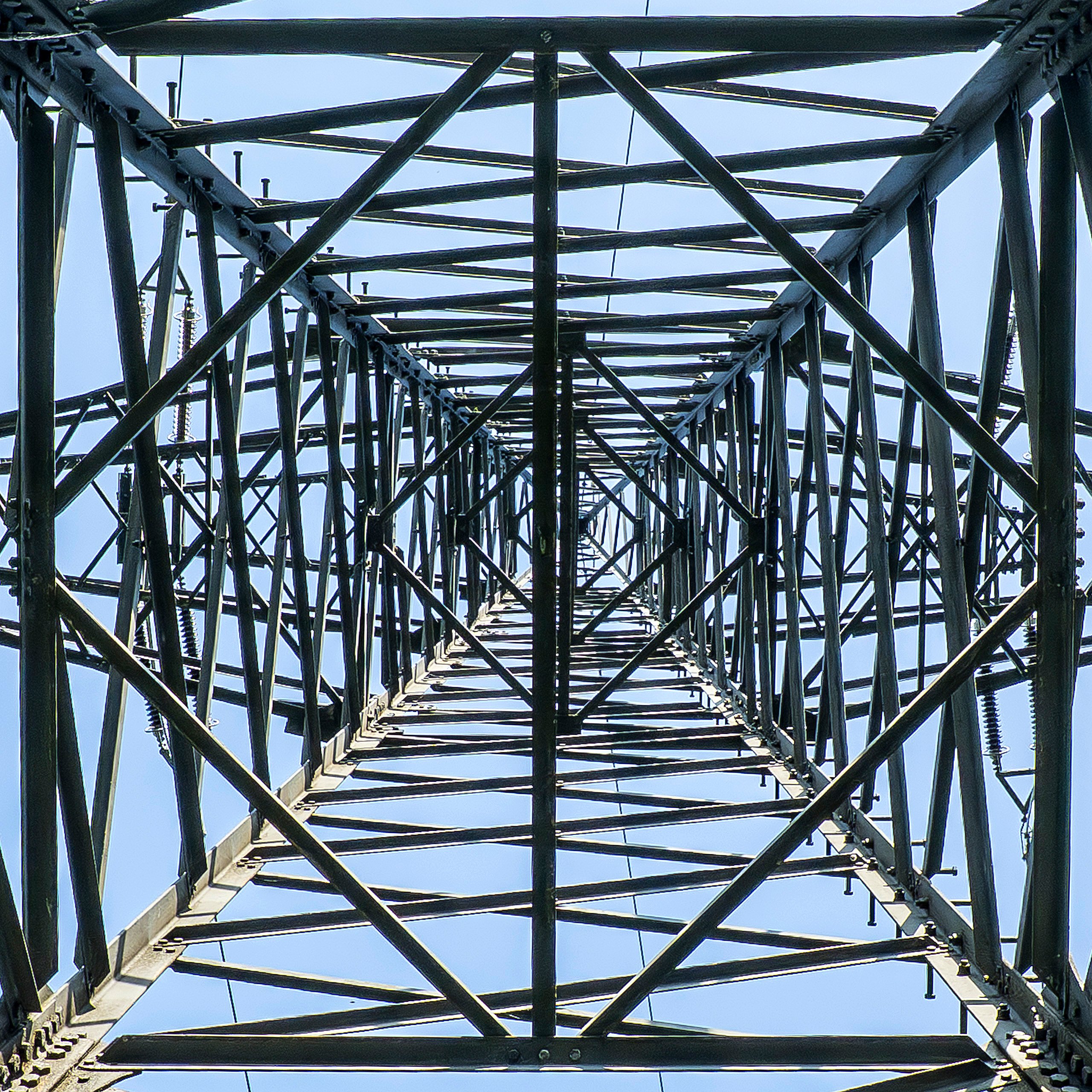 Strommast Durchblick