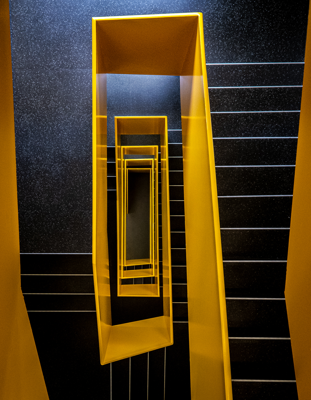 Treppenhaus in Gelb