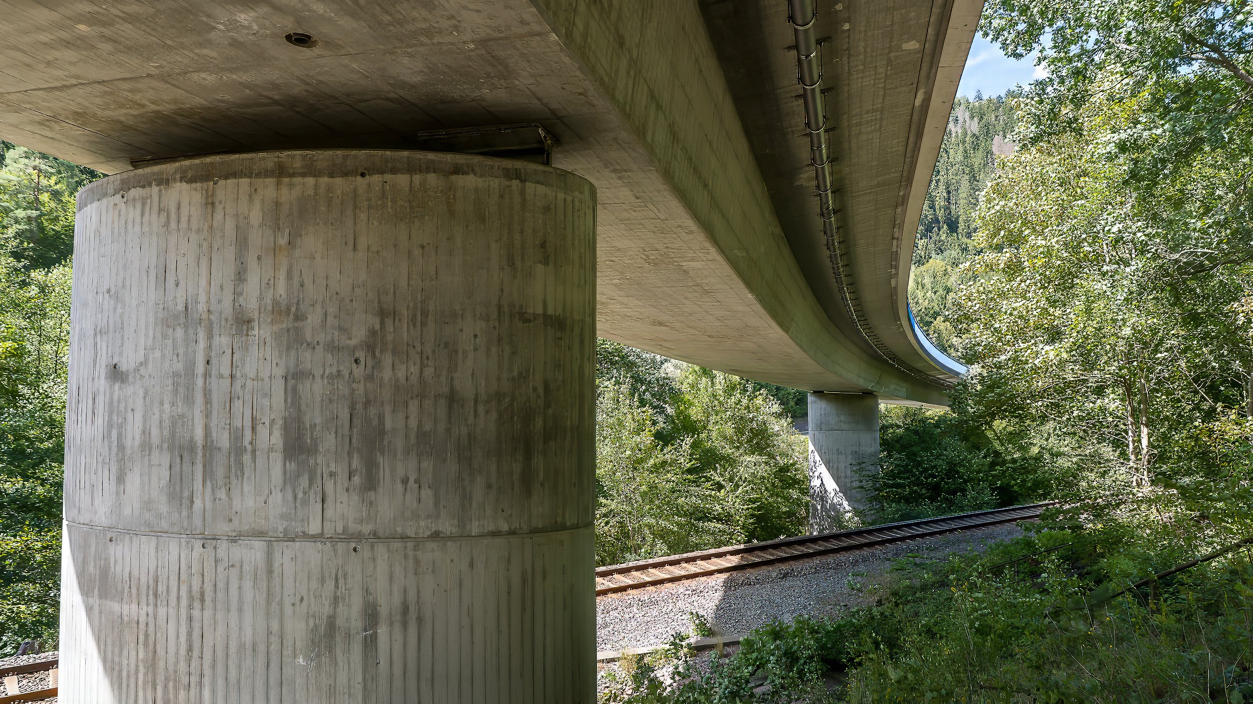Über die Bahngleise