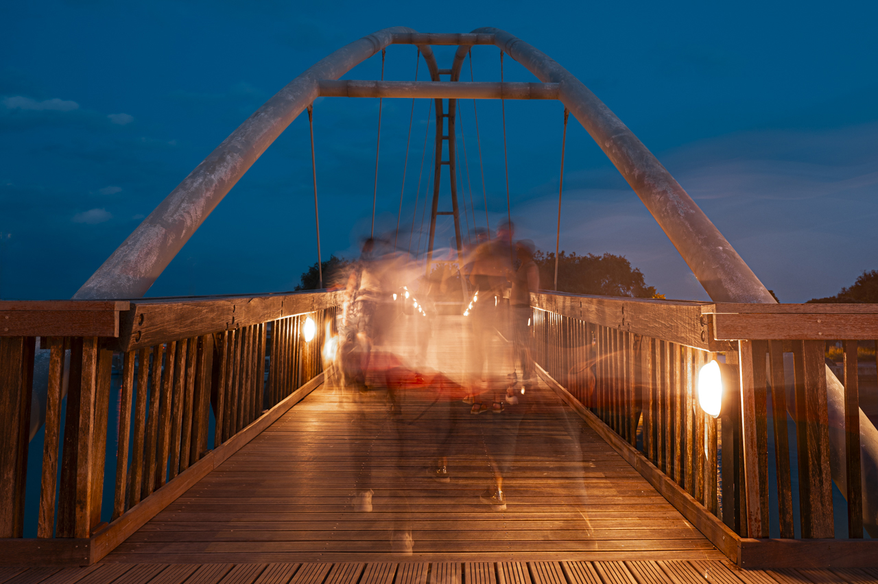 Über die Brücke .jpg