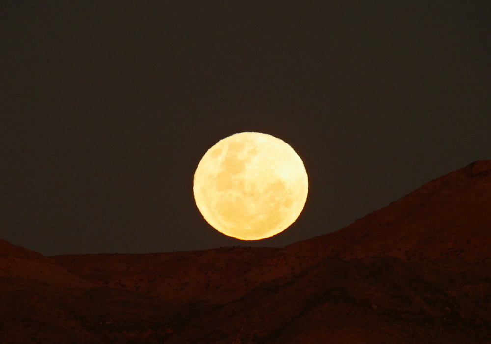 Vollmondaufgang über der Namib