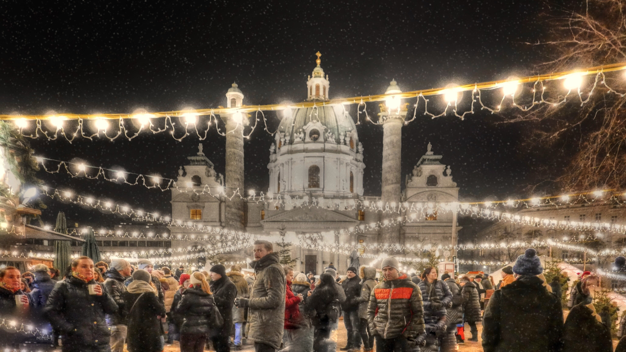 Vor der Karlskirche