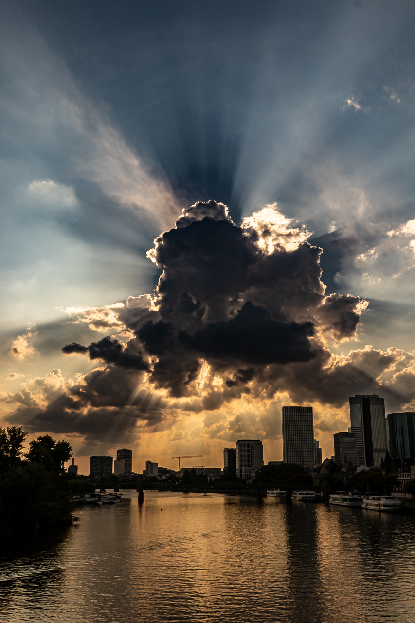 was die dunklen Wolken wohl verheißen mögen