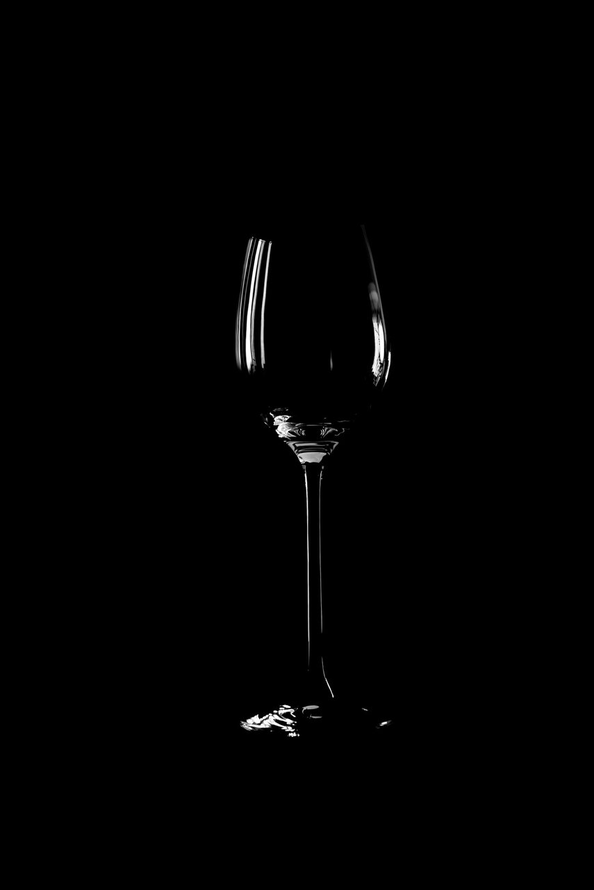 Weinglas im dunklen