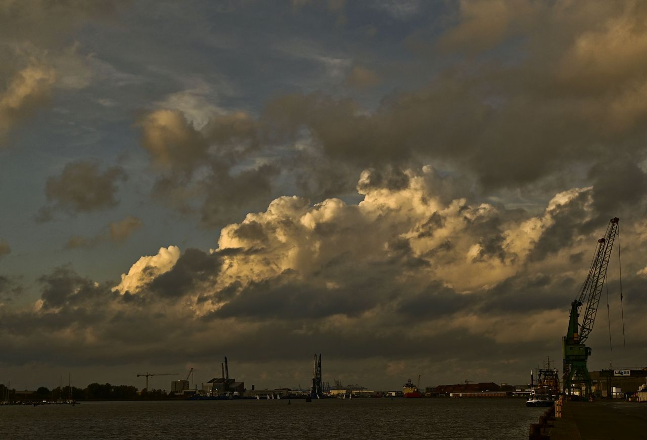 Wolken über dem Hafen