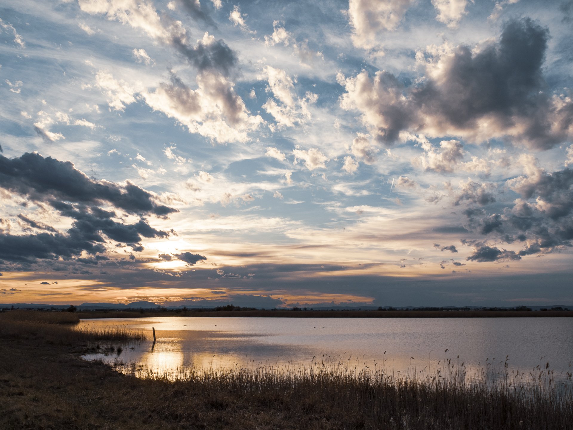 Wolken über dem See