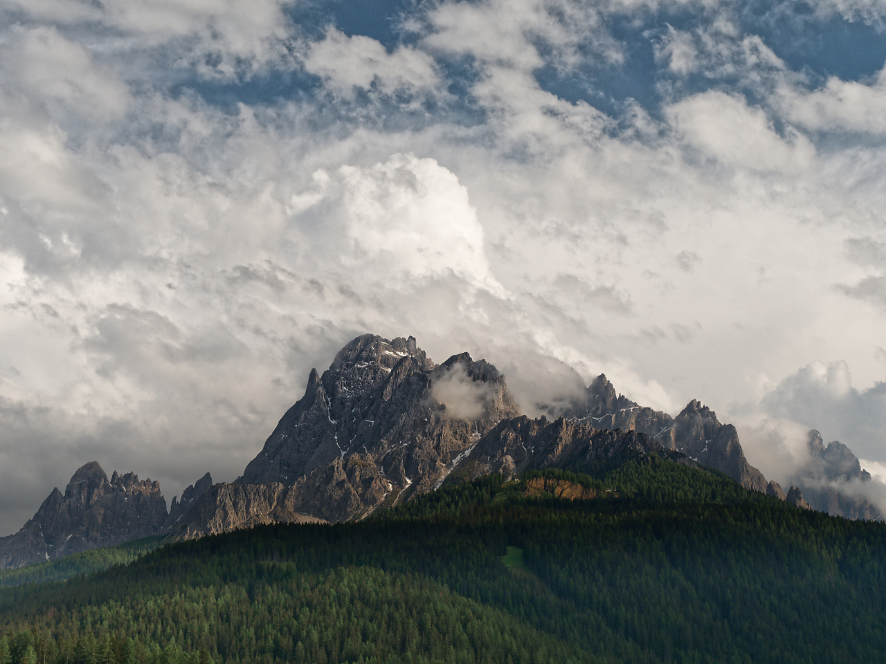 Wolkenberge über den Sextener Dolomiten