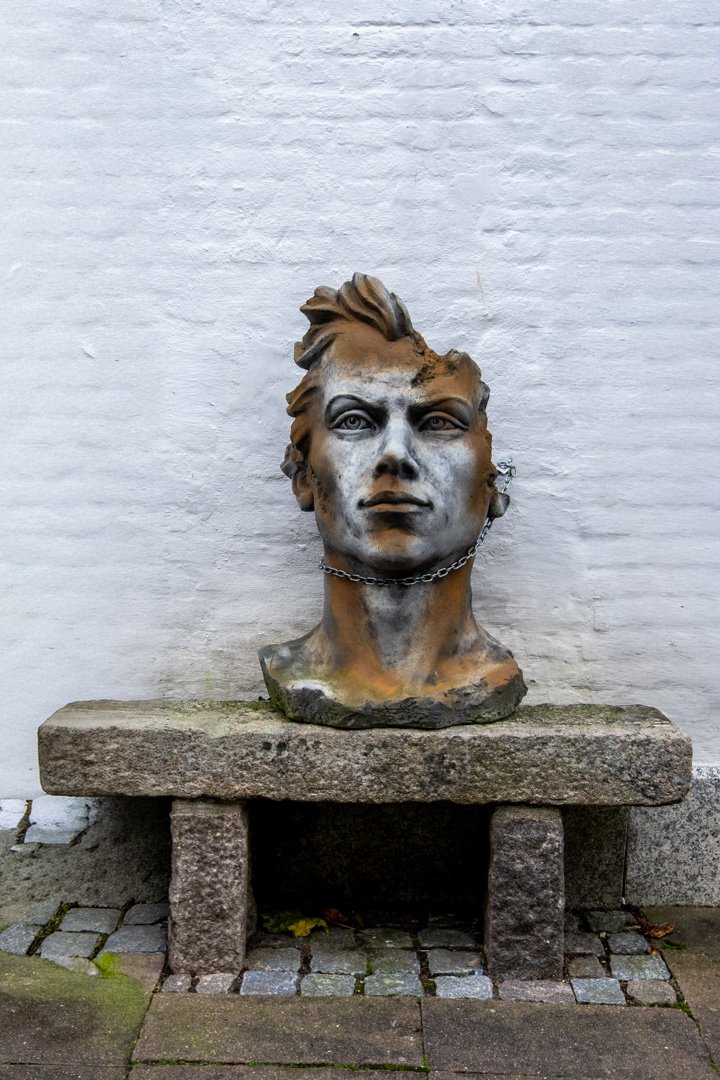 ziemlich nachdenklich