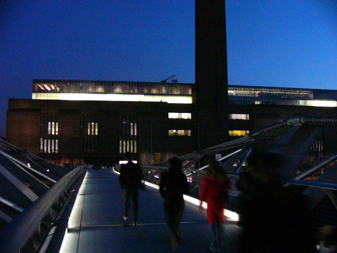 Zur Tate Gallery auf der Millenium Bridge