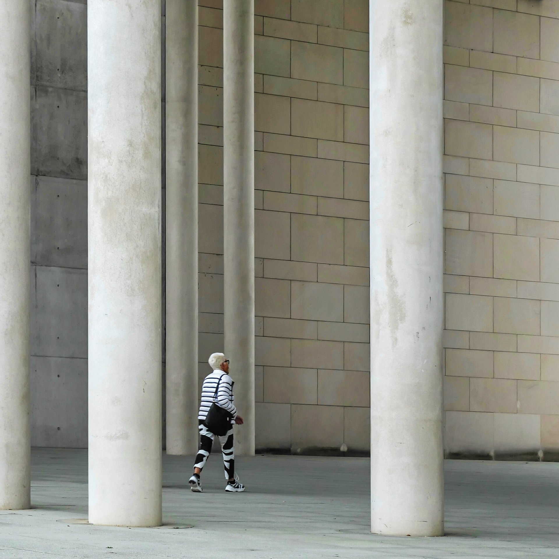 Zwischen den Säulen